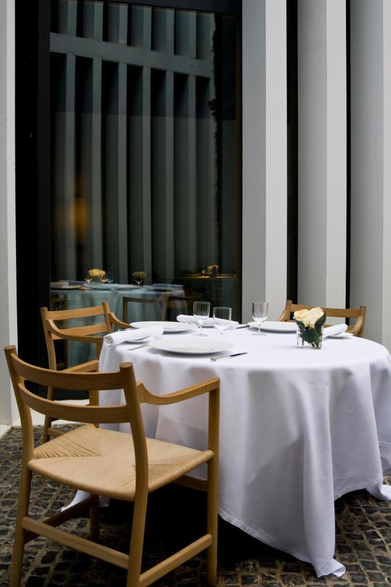 Un restaurante o sitio para comer en Atrio