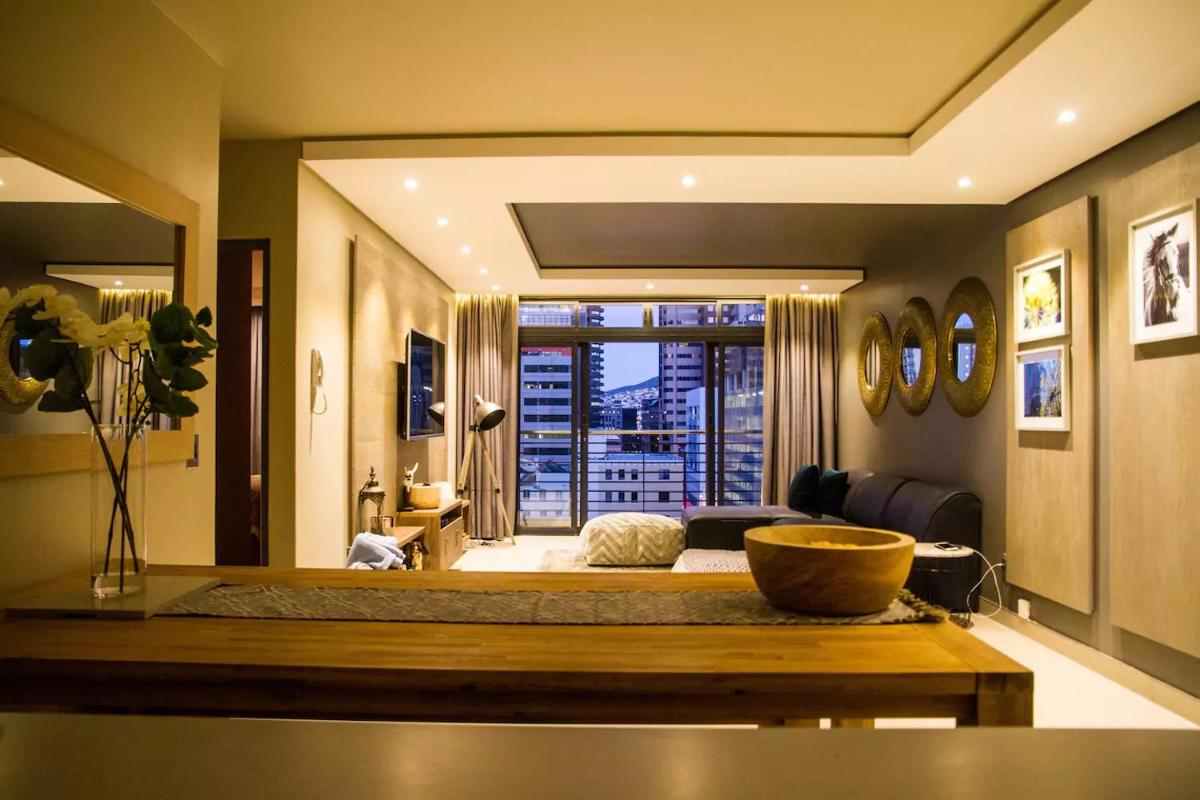 Designer Apartment - Housity