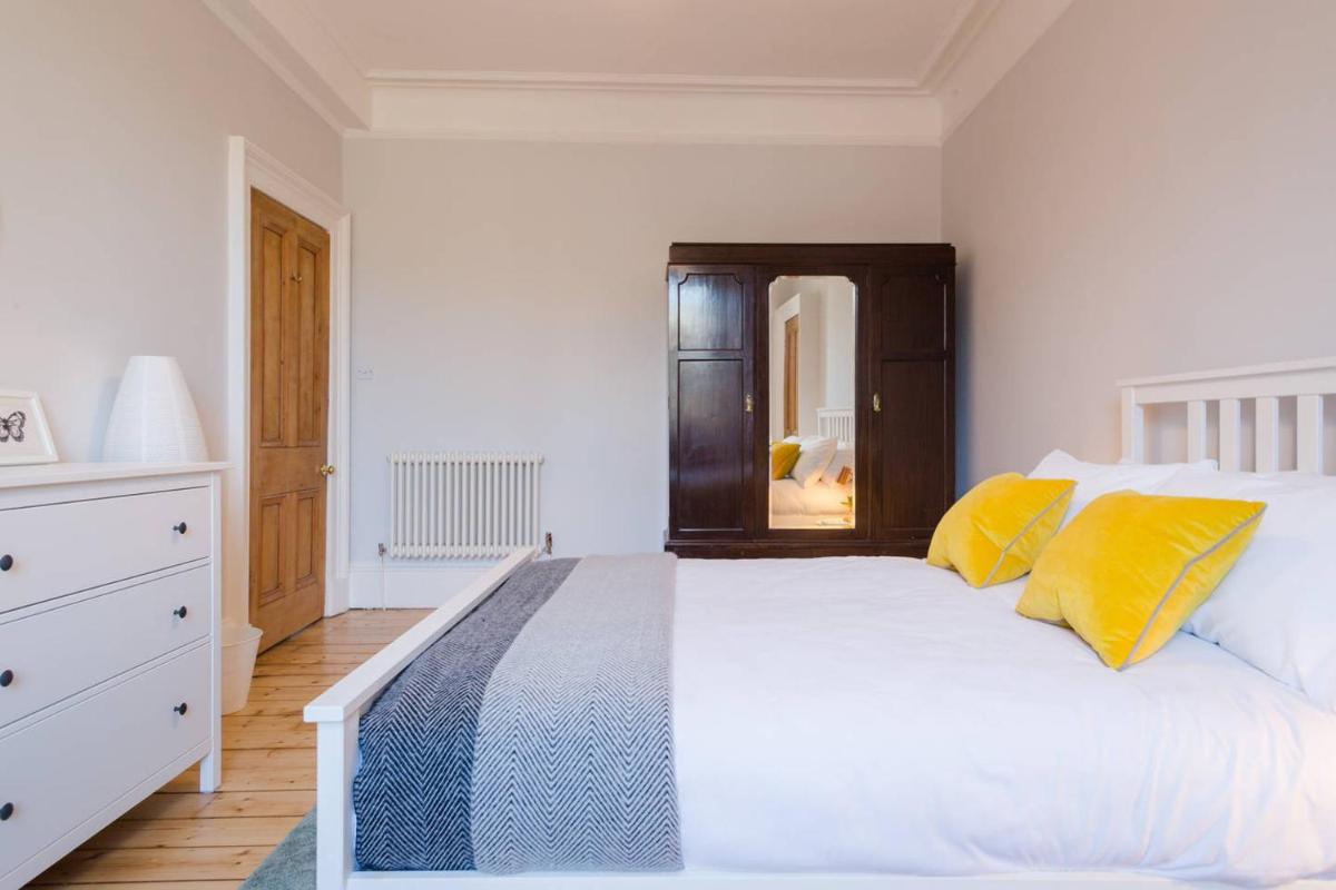 Historic Edinburgh 1890s Home Turned Relaxing Retreat - Housity
