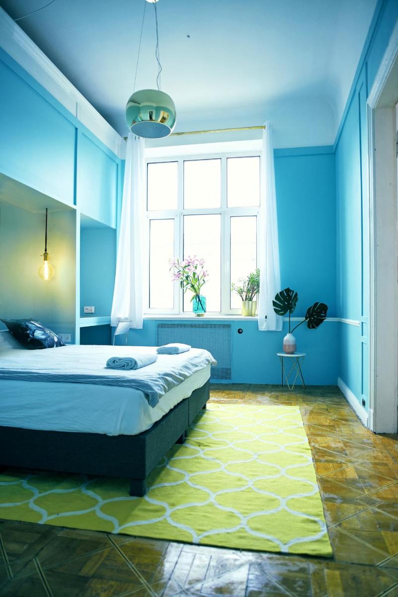 4th Floor Bed and Breakfast - Housity