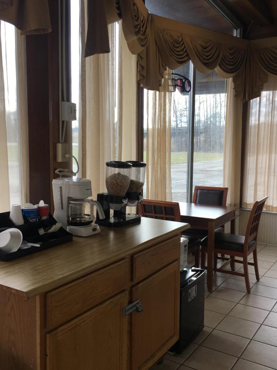 Budget Lodge Newton Falls - Housity