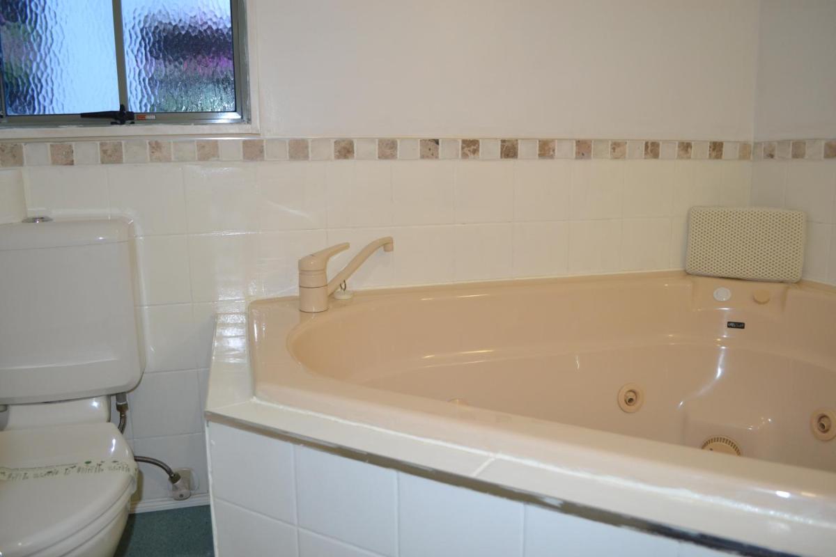 Colonial Lodge Motel - Housity