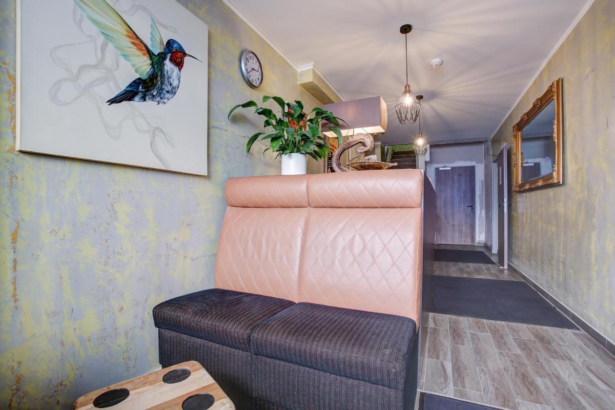 Hotel West - Housity