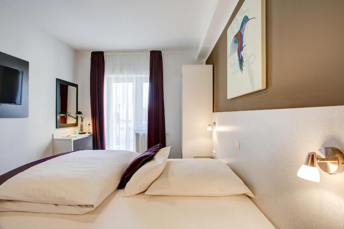 Hotel West - Housity