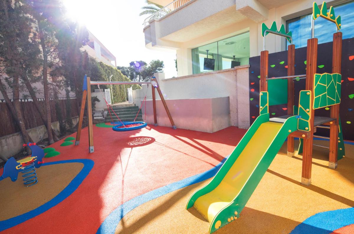 Zona de juegos infantil en JS Alcudi-Mar