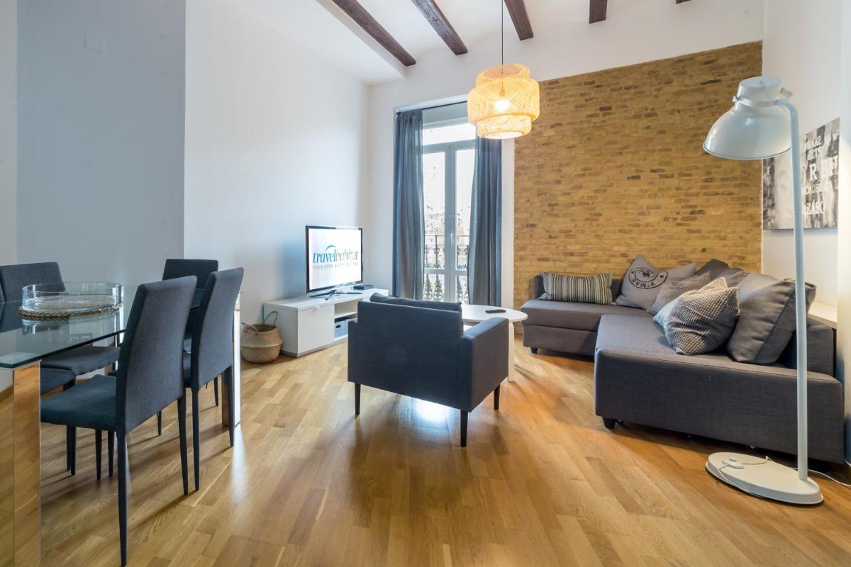 Travel Habitat Jardines Rio Turia. - Housity