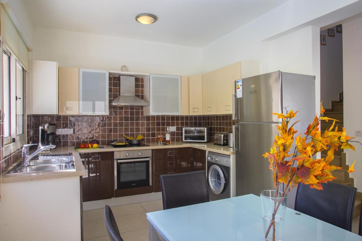 Michelle 10 - Housity