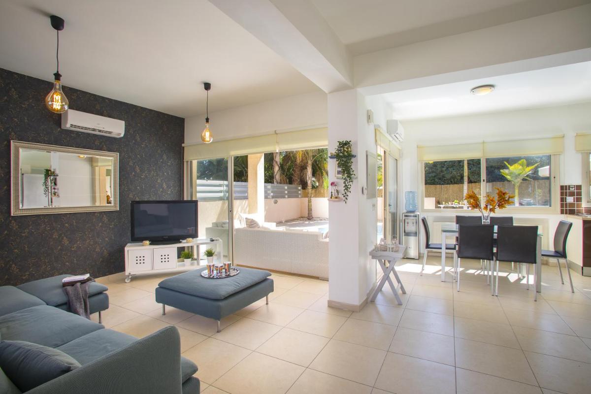 Michelle 10 - Housity