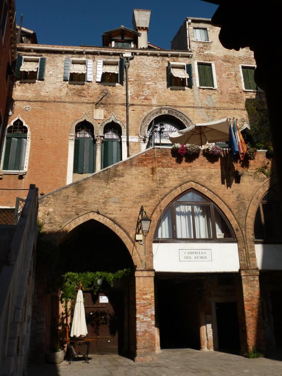 Suitetrails - Palazzo Lion Morosini - Check in presso Locanda Ai Santi Apostoli