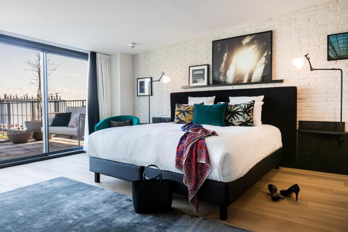 Un ou plusieurs lits dans un hébergement de l'établissement Laz' Hotel Spa Urbain Paris