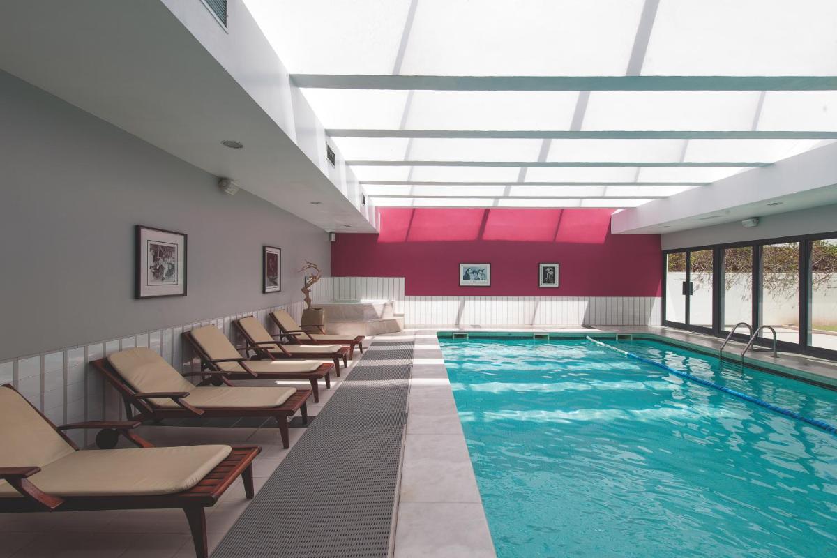 A piscina em ou perto de Vila Gale Opera