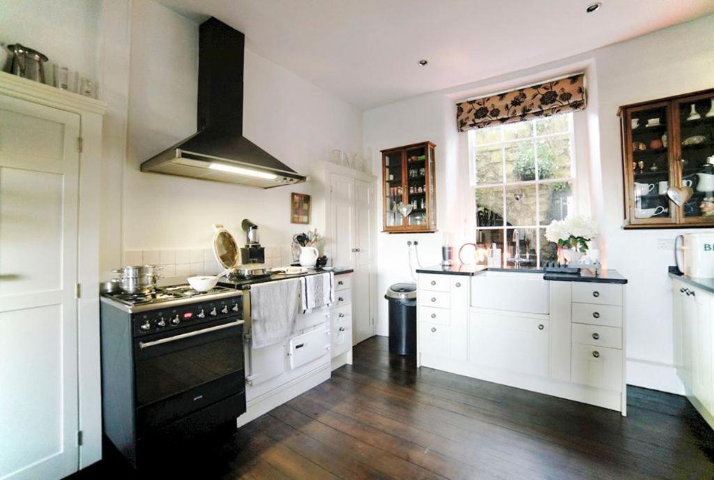 No 4 Ainslie's Belvedere B&B - Housity