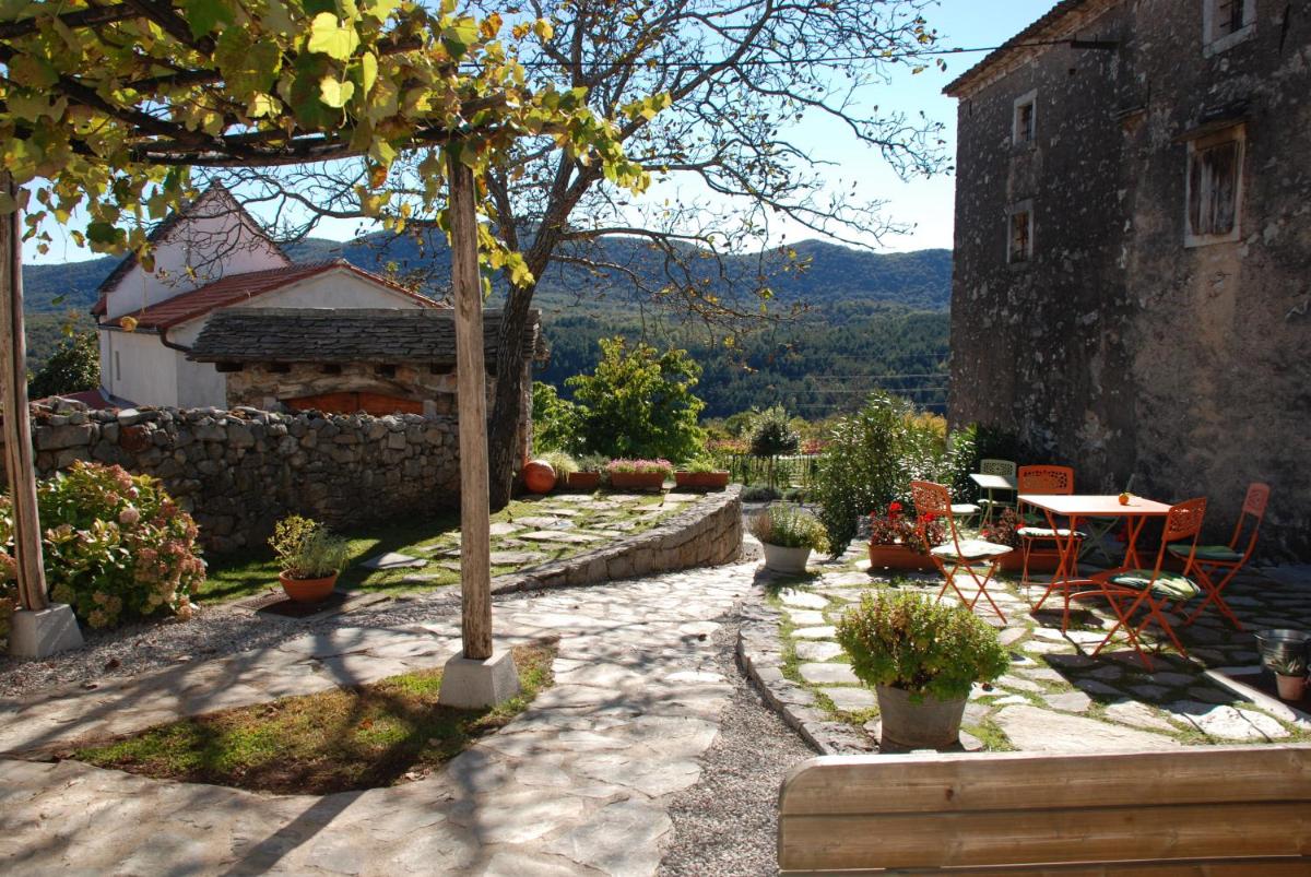 Pliskovica Youth Hostel - Housity