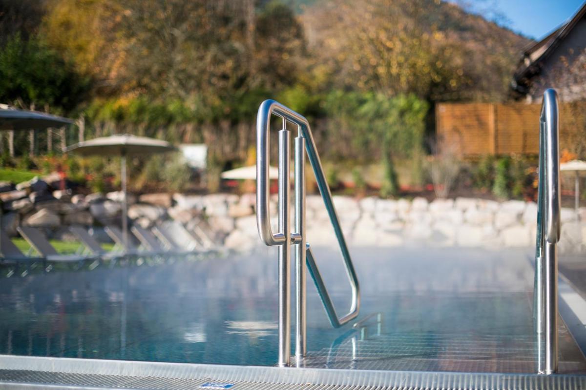 Piscine de l'établissement Hostellerie Des Châteaux & Spa ou située à proximité