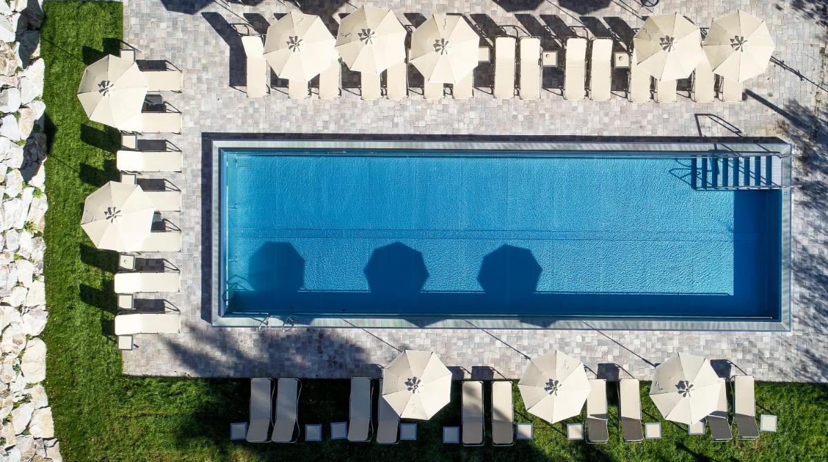 Piscine de l'établissement Hostellerie Des Châteaux & Spa ou située à proximité