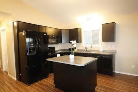 Executive 3BD and 2BR Suite near Airport by Prowess - Housity