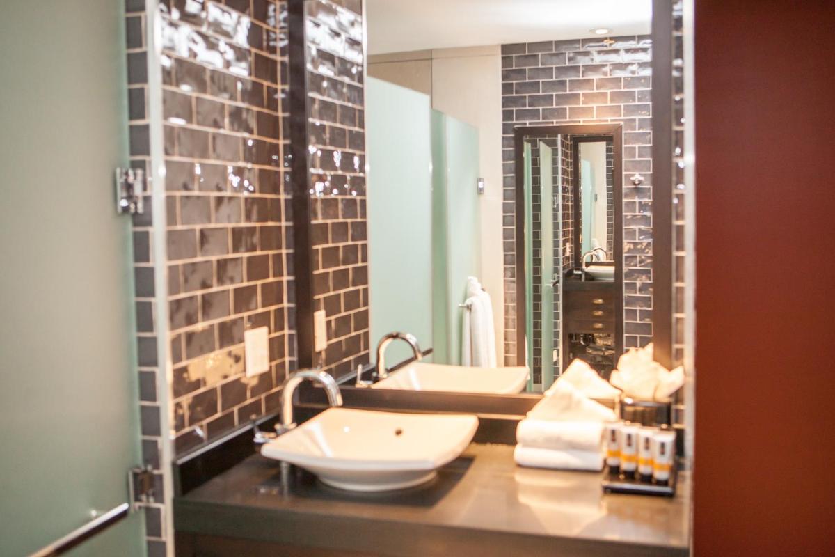 Ravel Hotel Trademark Collection by Wyndham - Housity