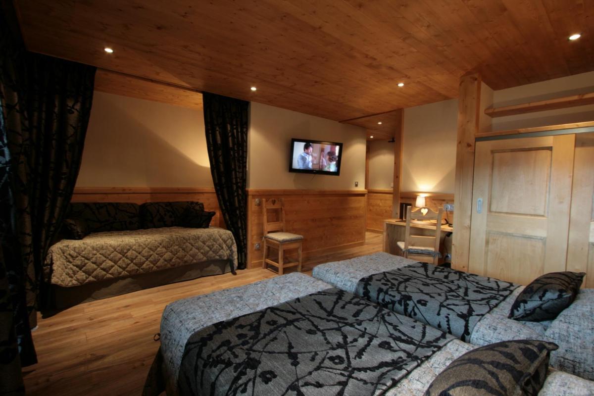 Un ou plusieurs lits dans un hébergement de l'établissement Logis Hotel & Spa Beau-Site