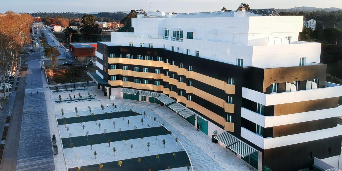 O edifício onde o hotel está situado