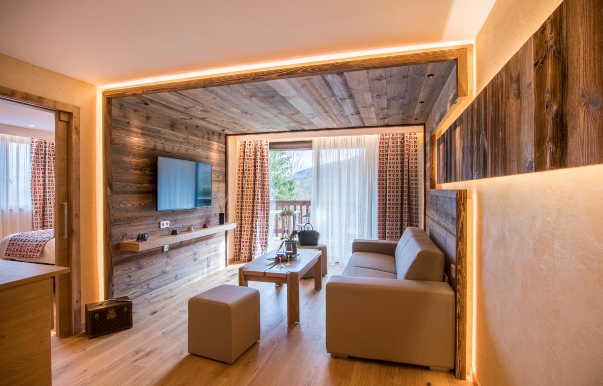 Télévision ou salle de divertissement dans l'établissement Hostellerie Des Châteaux & Spa