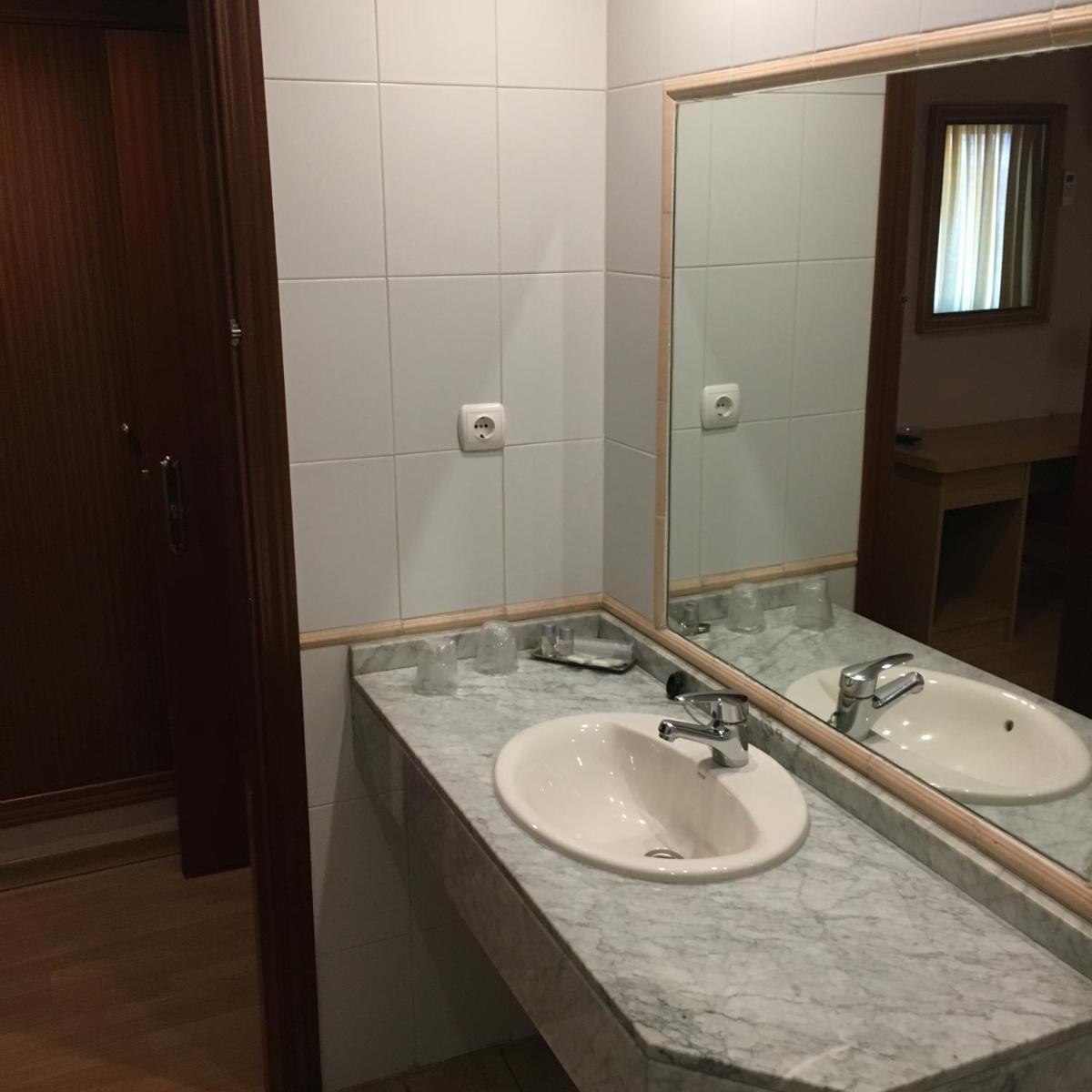 Hotel Avenida Leganés - Housity