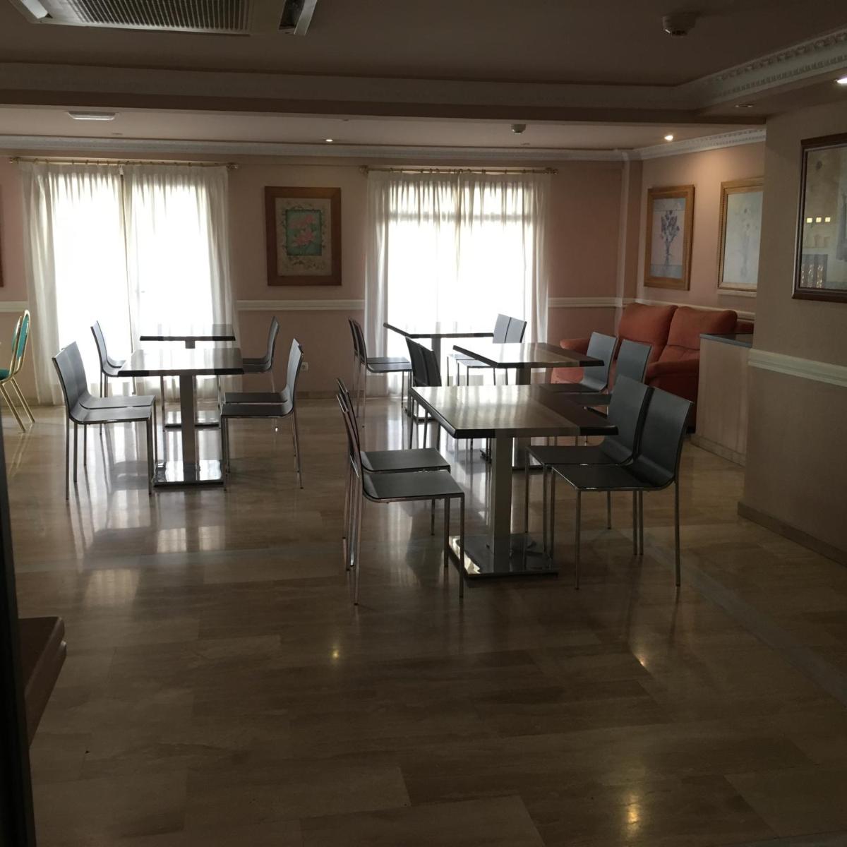 Hotel Avenida Leganés - Housity