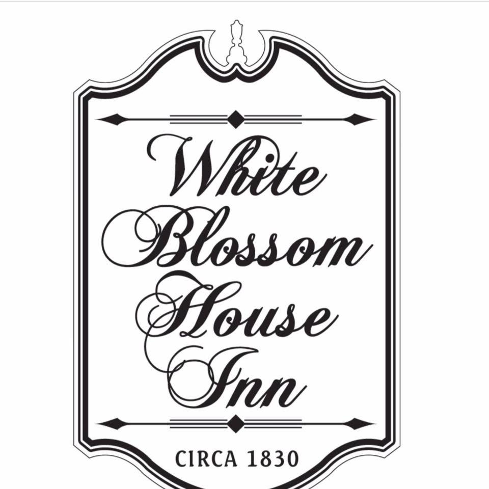 Historic White Blossom House - Housity