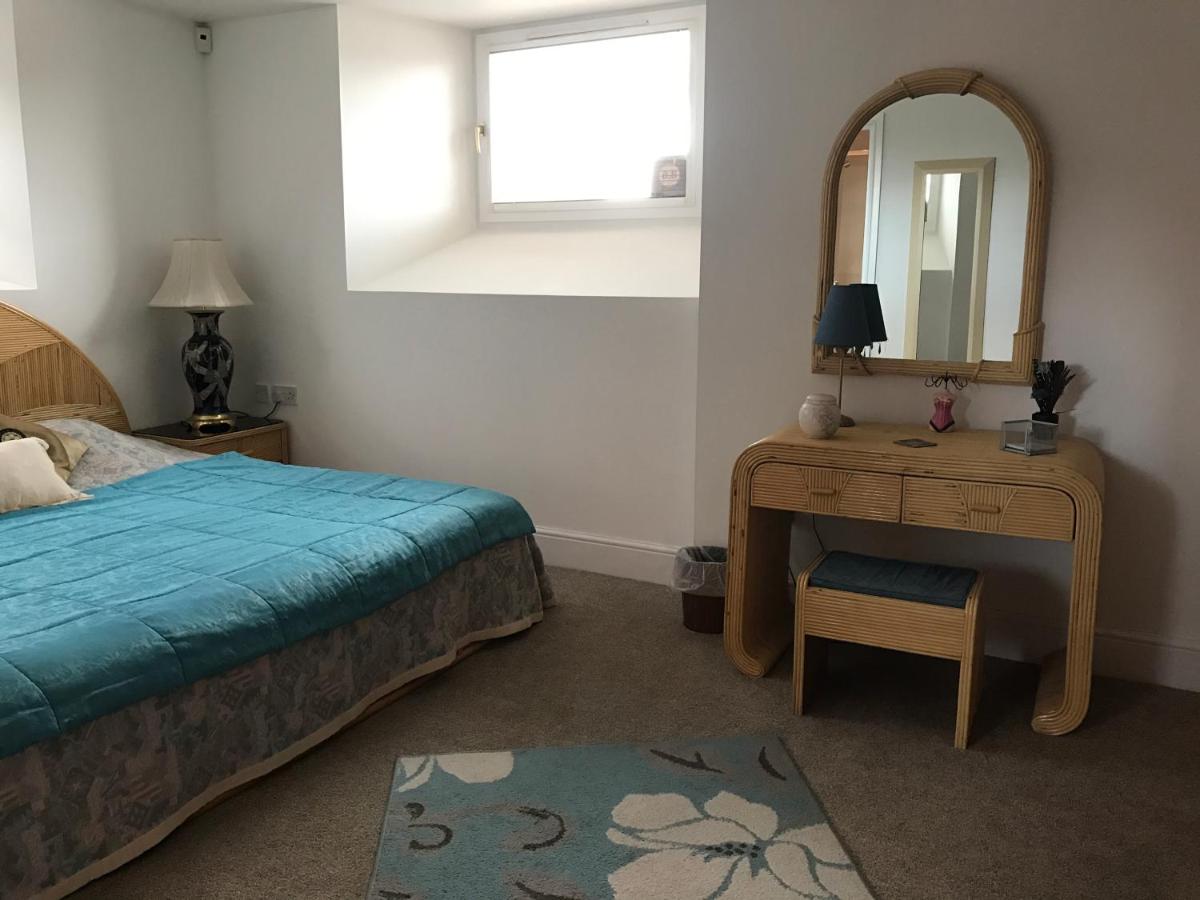 Scardroy Homes Inverness - Central 2 Bedroom with Parking WiFi Smart TVs Sleeps up to 6 - Housity