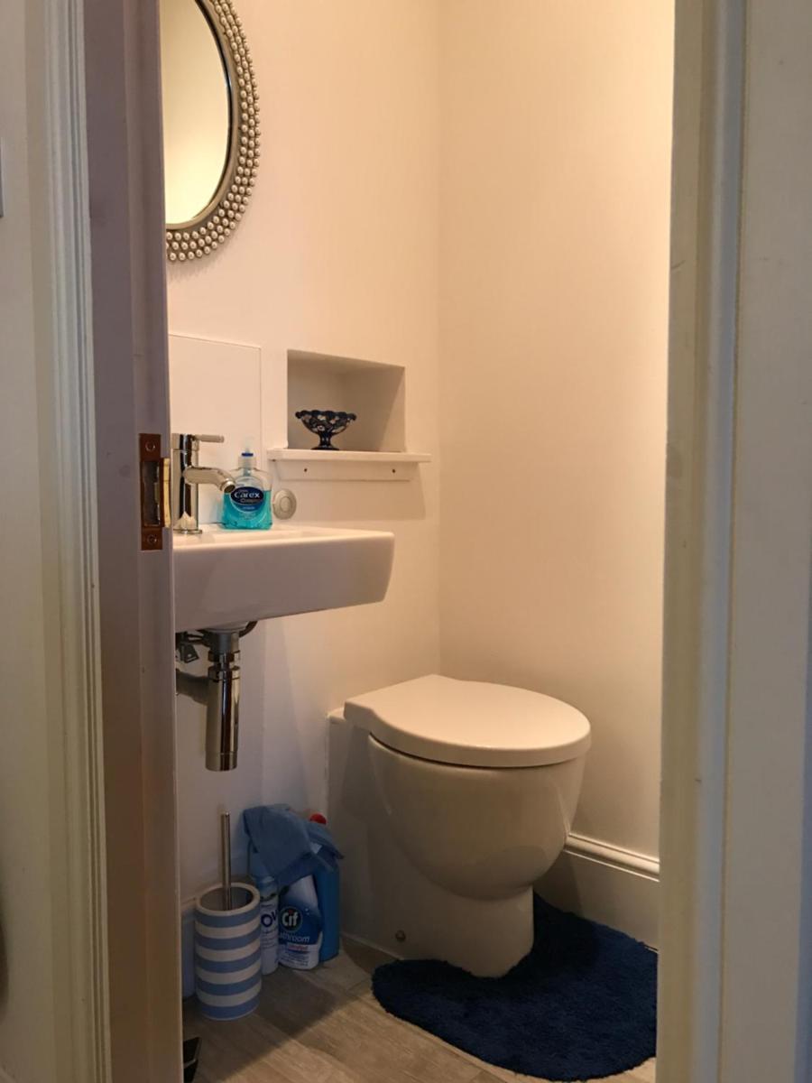 Scardroy Homes Inverness - Central 2 Bedroom with Parking WiFi Smart TVs Sleeps up to 6 - Housity