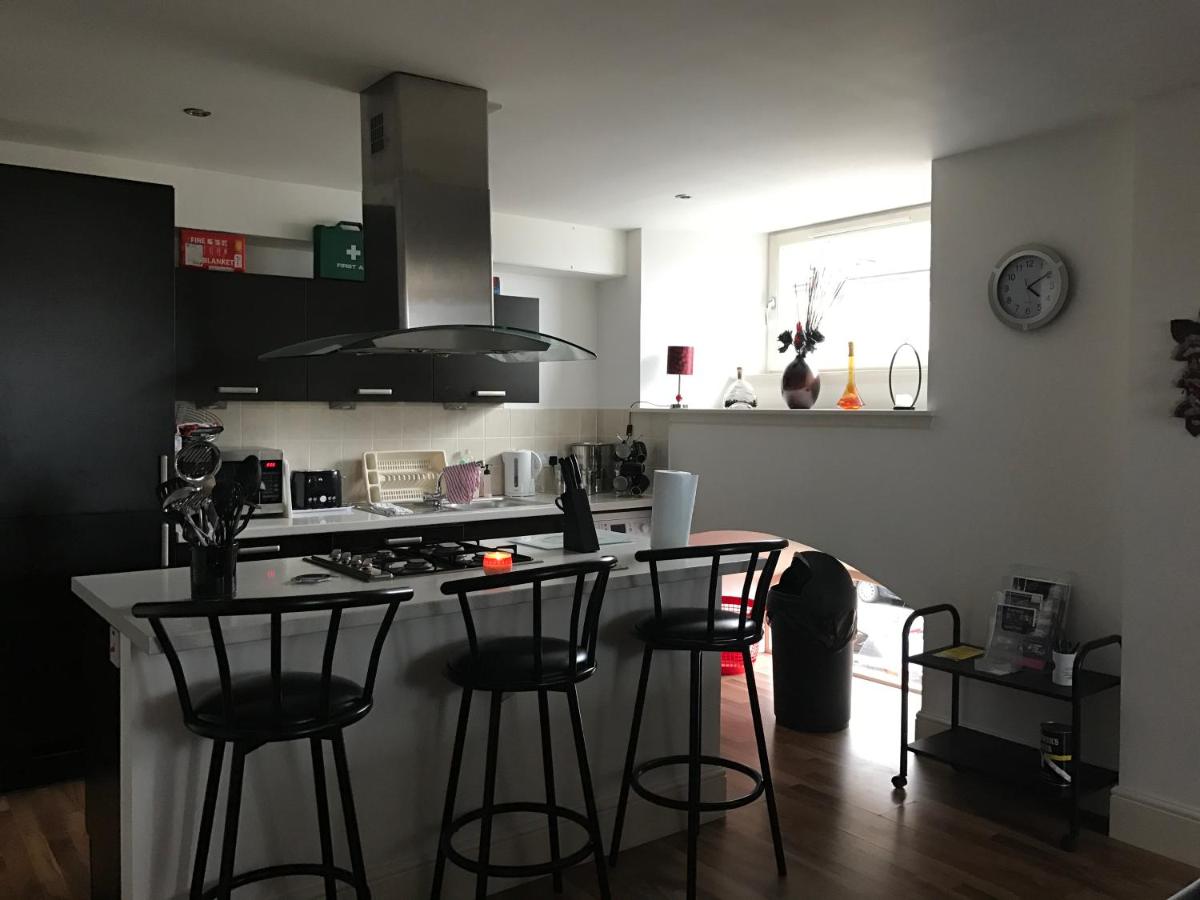 Scardroy Homes Inverness - Central 2 Bedroom with Parking WiFi Smart TVs Sleeps up to 6 - Housity