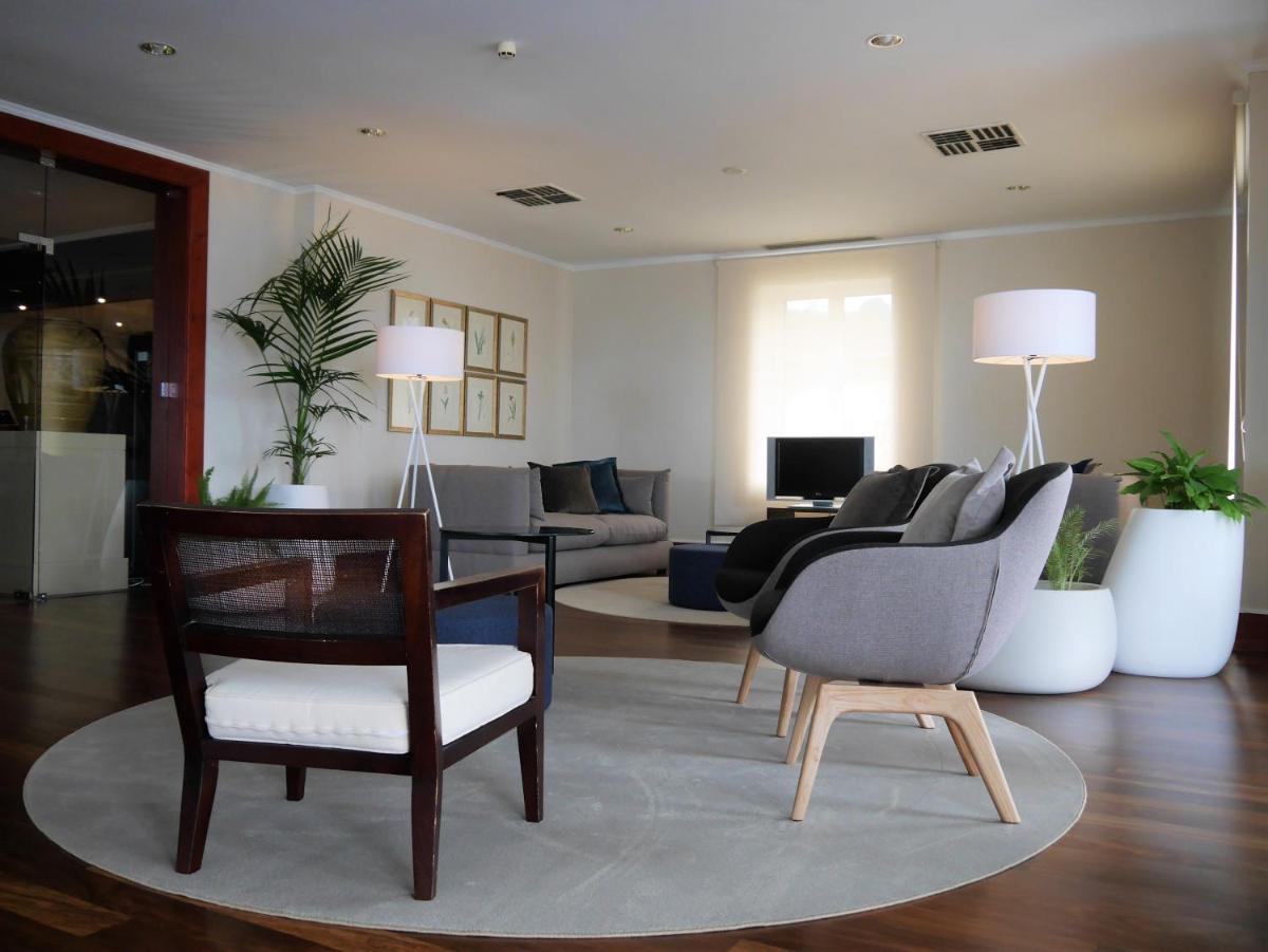 Uma área de estar em Azoris Faial Garden – Resort Hotel