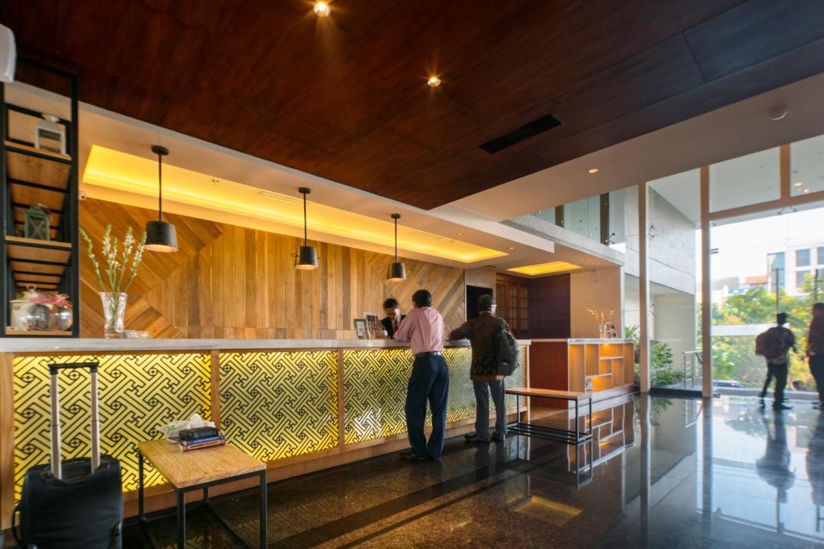 Luminor Hotel Jemursari By WH - Housity