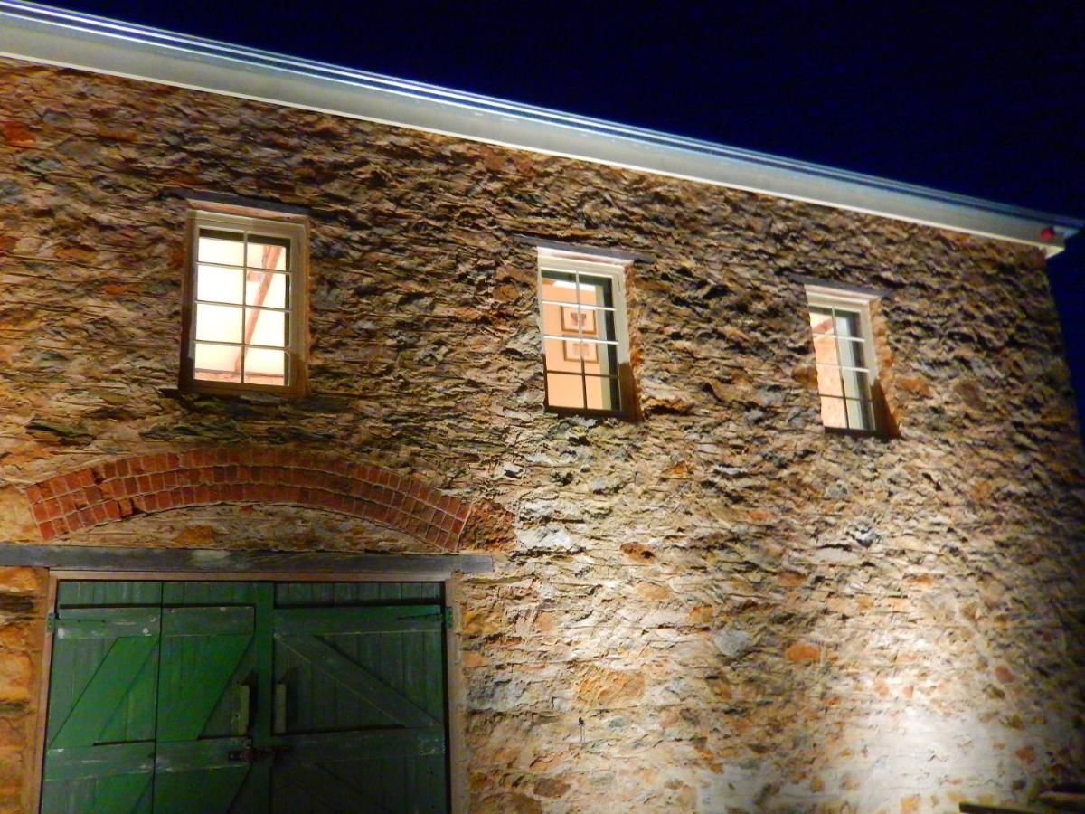 Morialta Barns - Housity