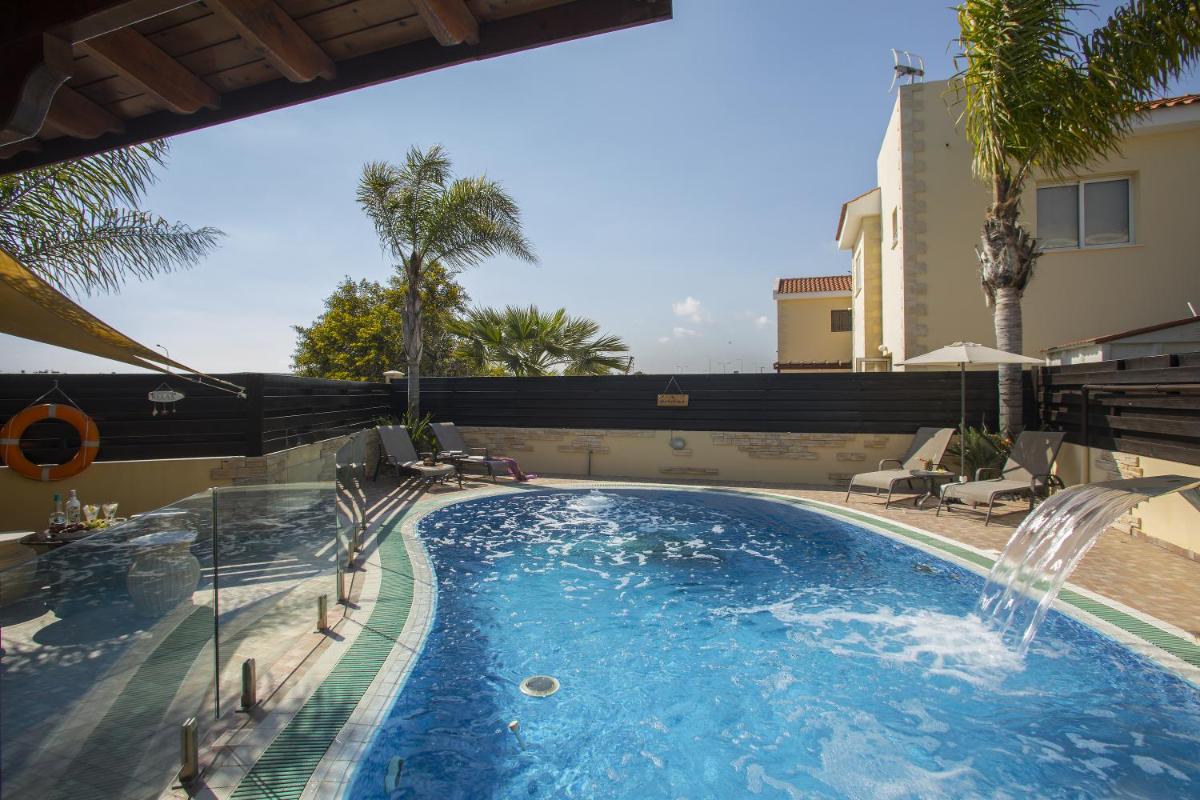Ayia Napa Tropical Beach Villa - Housity