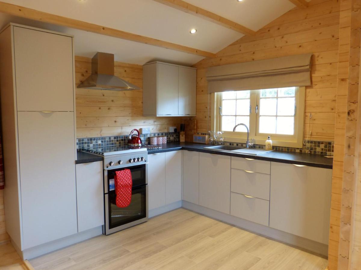 Dollys Hideaway Cabin - Housity