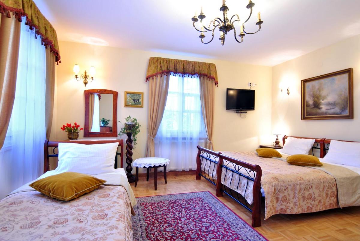 Dworek Ojca Mateusza - Housity