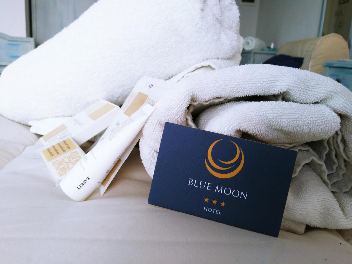 Blue Moon Hotel - Housity