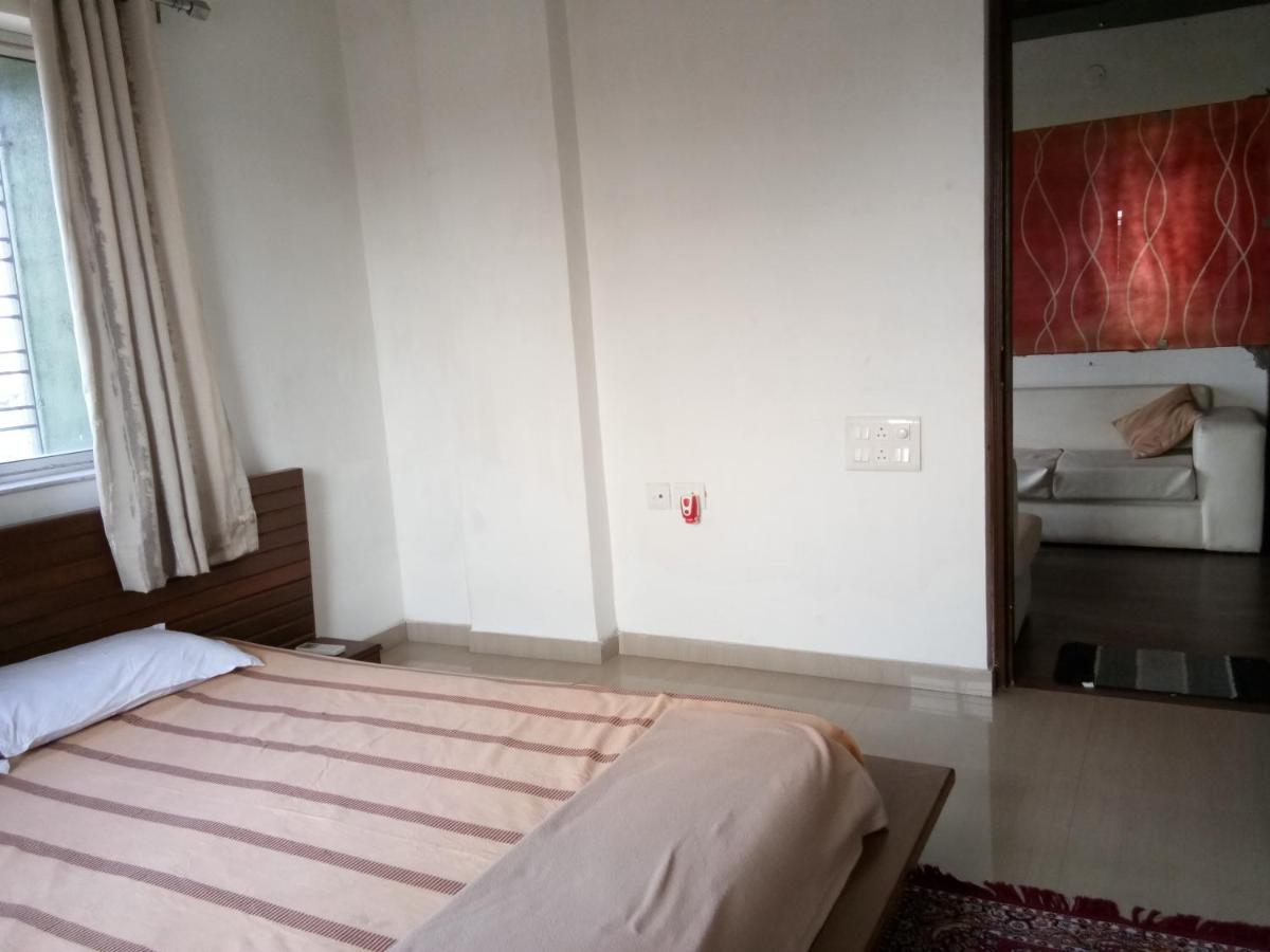 Contemporary 3BHK Apartment next to Acropolis Mall near Ruby - Housity