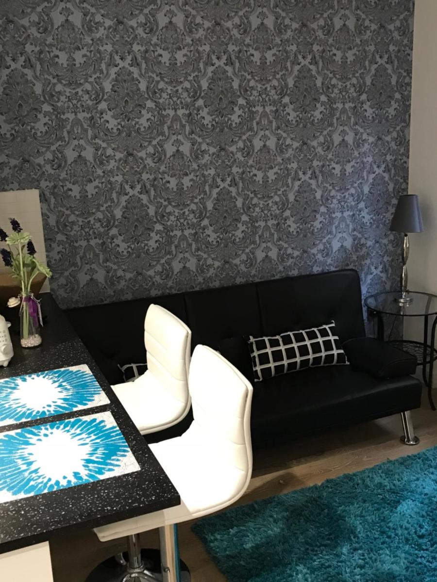 Reading Train Station Apartment by Shepherd Serviced Apartments - Housity