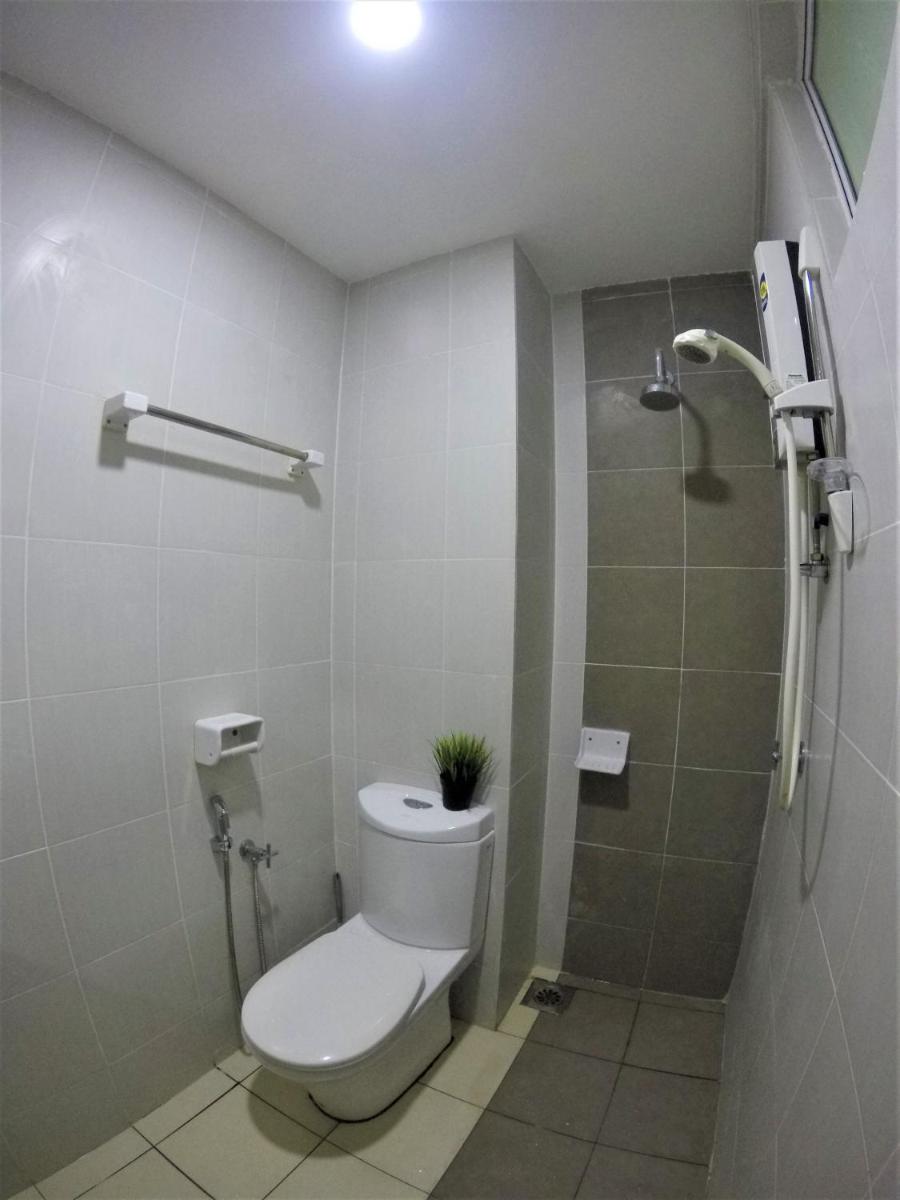 Zulanie Family Studio at D'Perdana Apartment, Spacious and Cozy with POOL, Free Wifi & Netflix - Housity