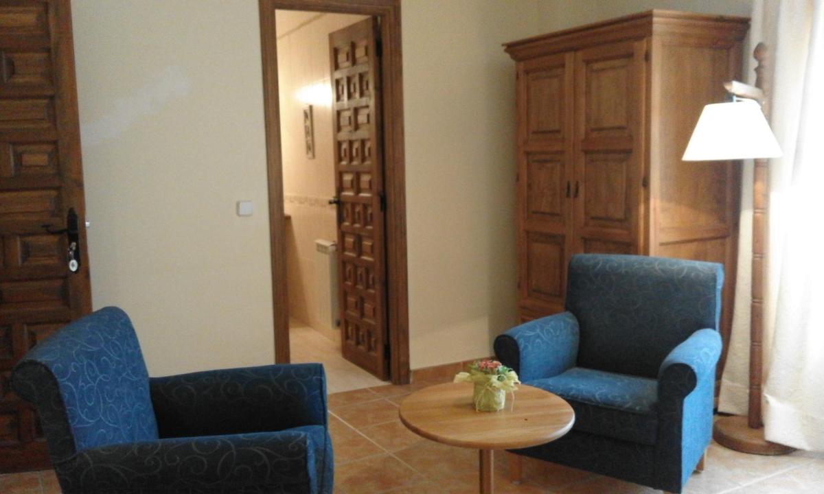 Hostal Rural Cumbres De Castilla - Housity