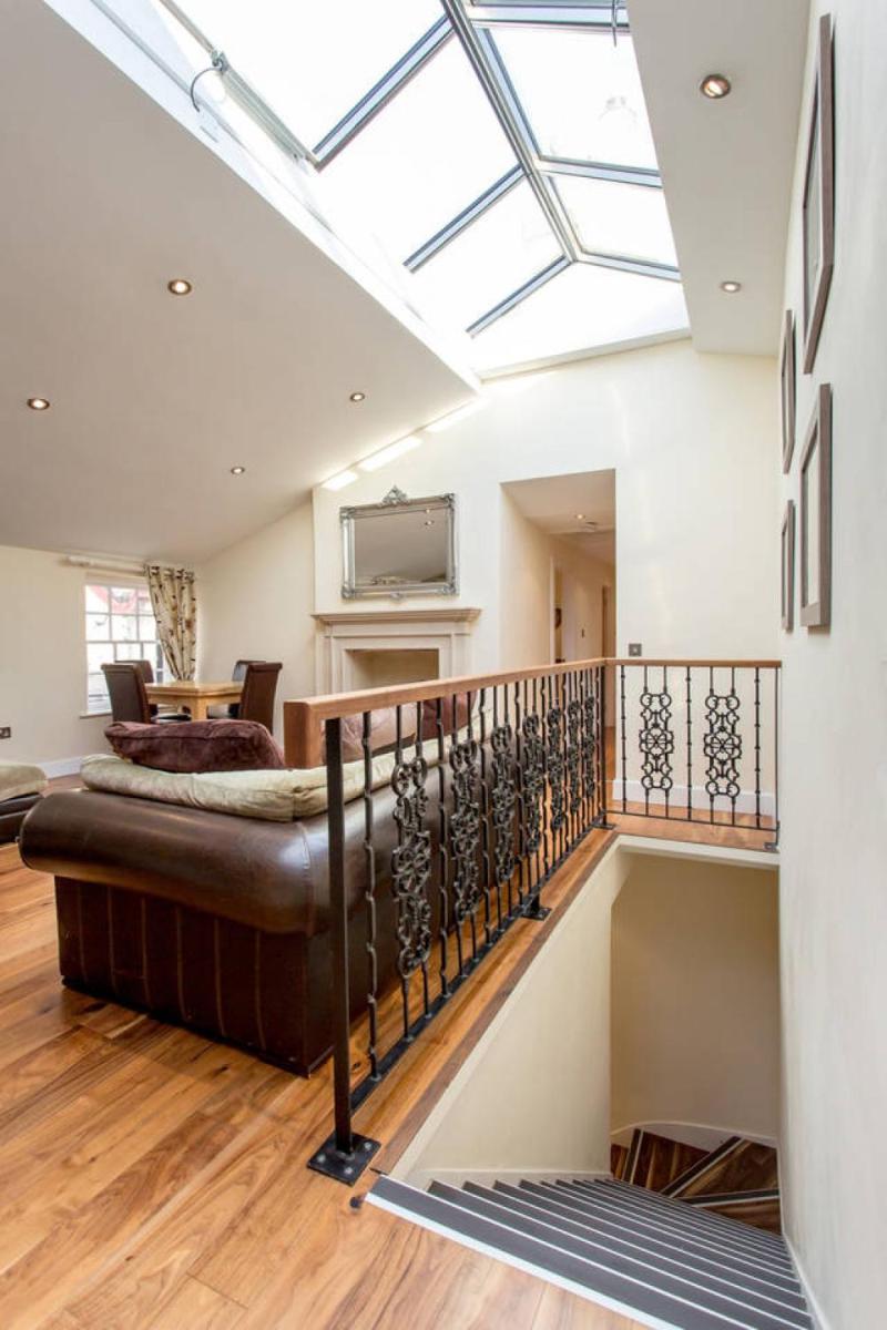 ALTIDO Spacious 3BR Mews House behind Calton Hill - Housity