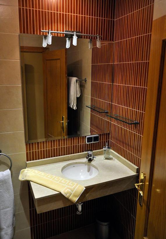 Hostal Puerta del Valle - Housity