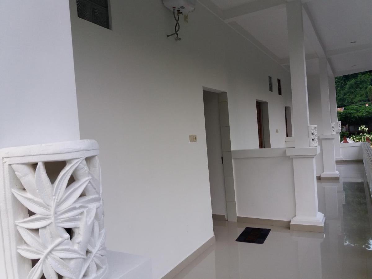 Warung Jemeluk & Home Stay - Housity