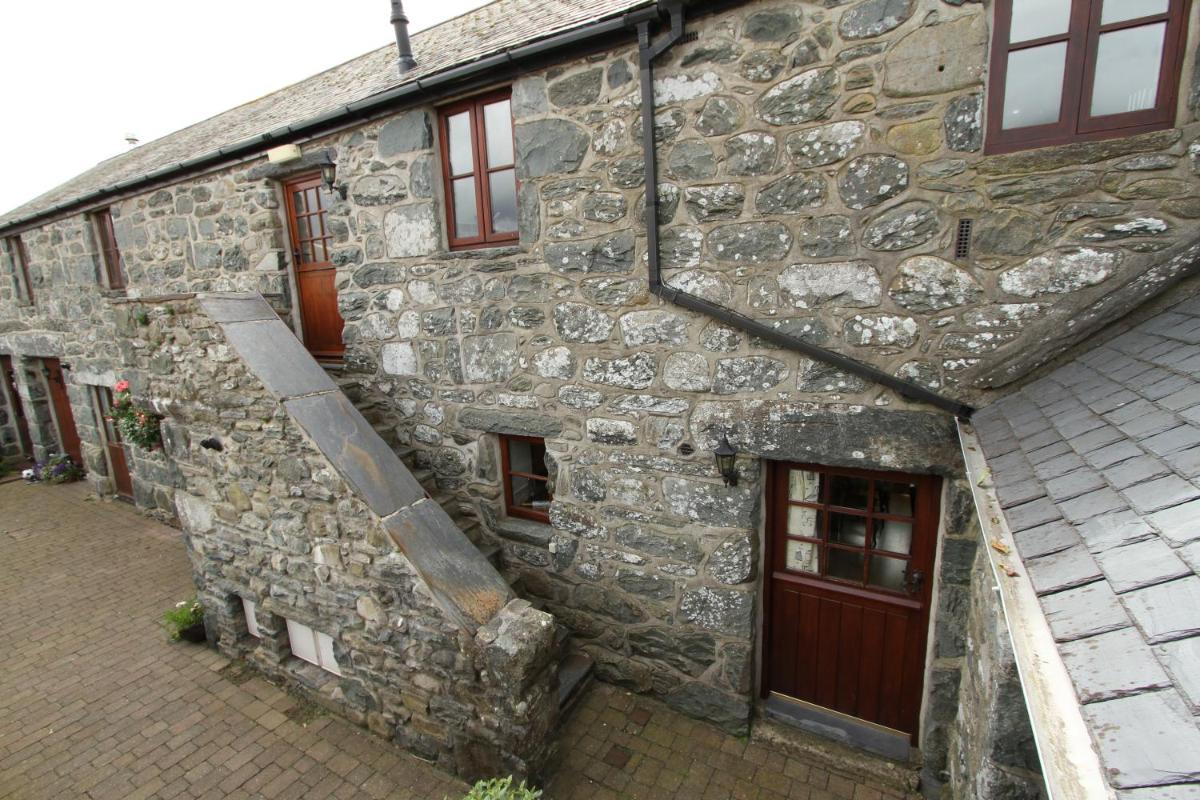 Ystumgwern Luxury Barn Conversions - Housity