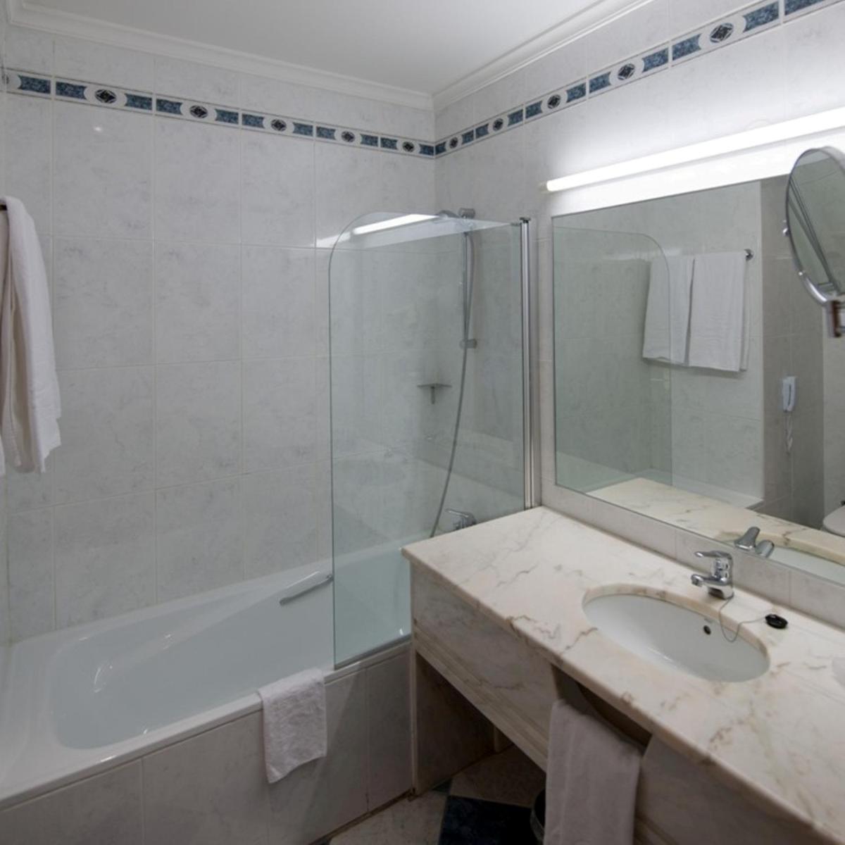 Uma casa de banho em Vila Gale Porto - Centro