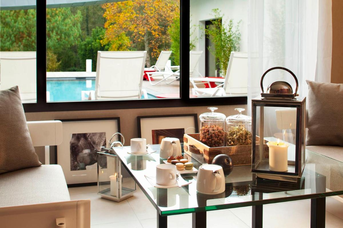 Piscine de l'établissement L'Aubinière Hôtel Restaurant & Spa ou située à proximité