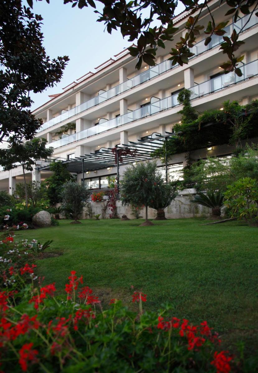Jardín al aire libre en Hotel Carlos I Silgar