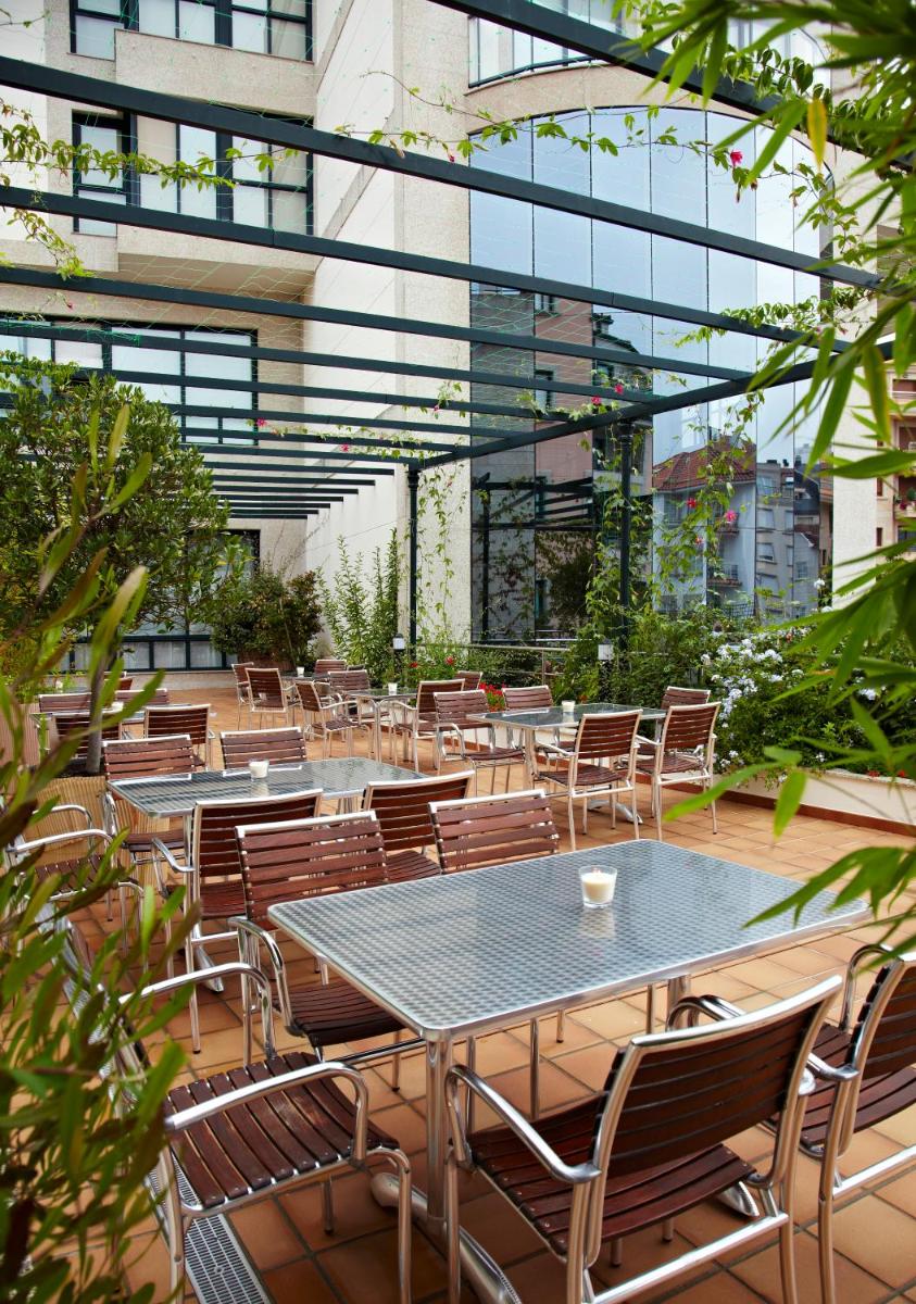 Un restaurante o sitio para comer en Hotel Carlos I Silgar