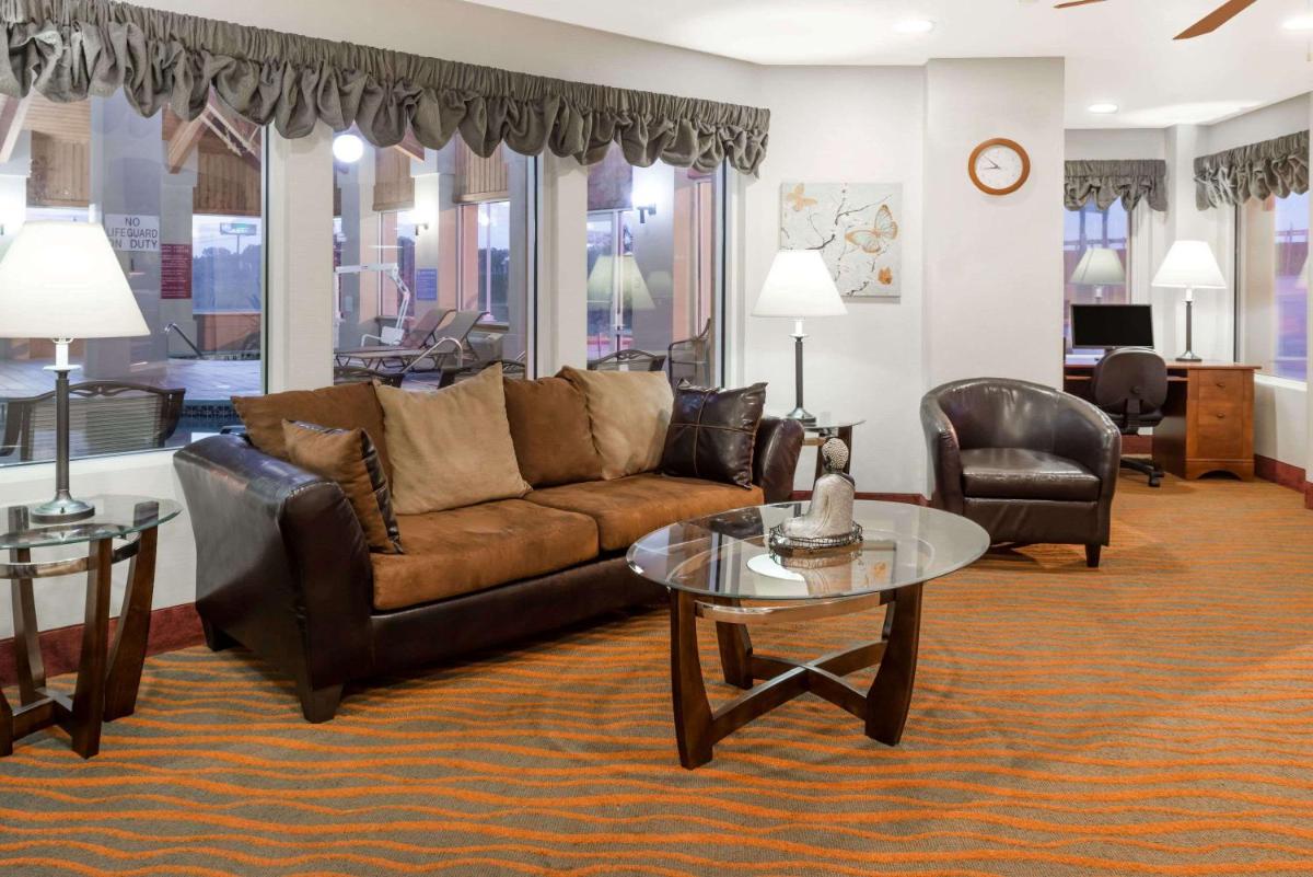 Baymont by Wyndham Rolla - Housity